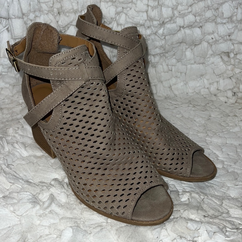 Charlotte Russe size 8 heels